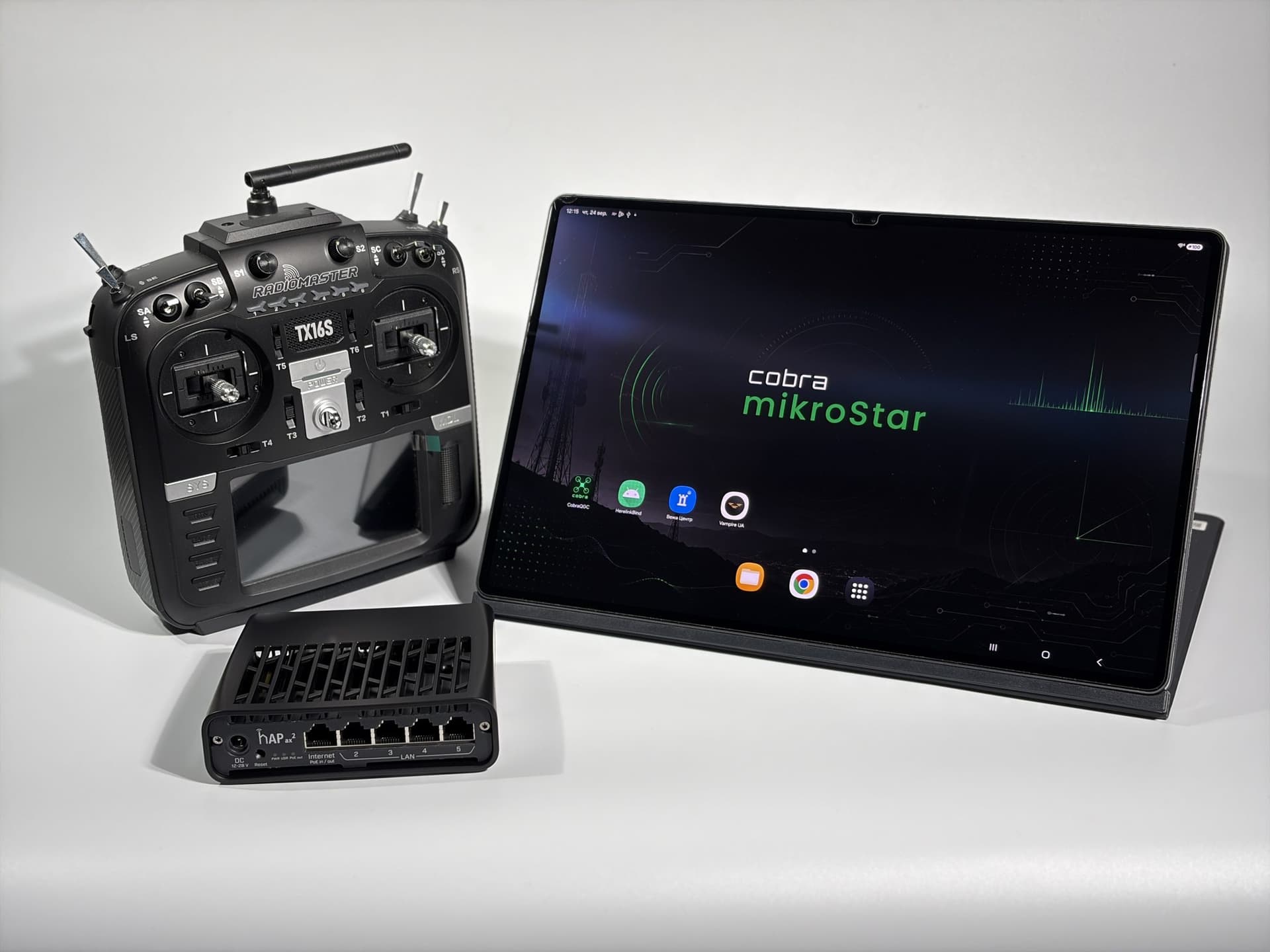 Комплекс cobra mikroStar — пульт RadioMaster TX16S, планшет із застосунком CobraQGC і маршрутизатор